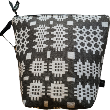 Wash Bag in Dark Grey/White