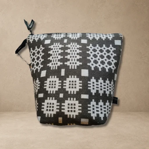 Wash Bag in Dark Grey/White